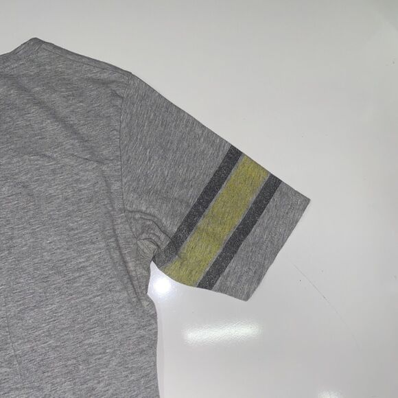 Hogwarts Harry Potter Graphic T shirt XL Class Crest Grey Short Sleeve V neck - Picture 8 of 12